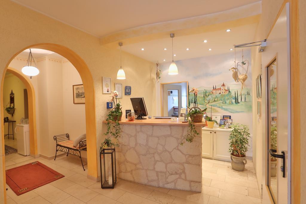 Hotel Bockmaier Oberpframmern Екстер'єр фото