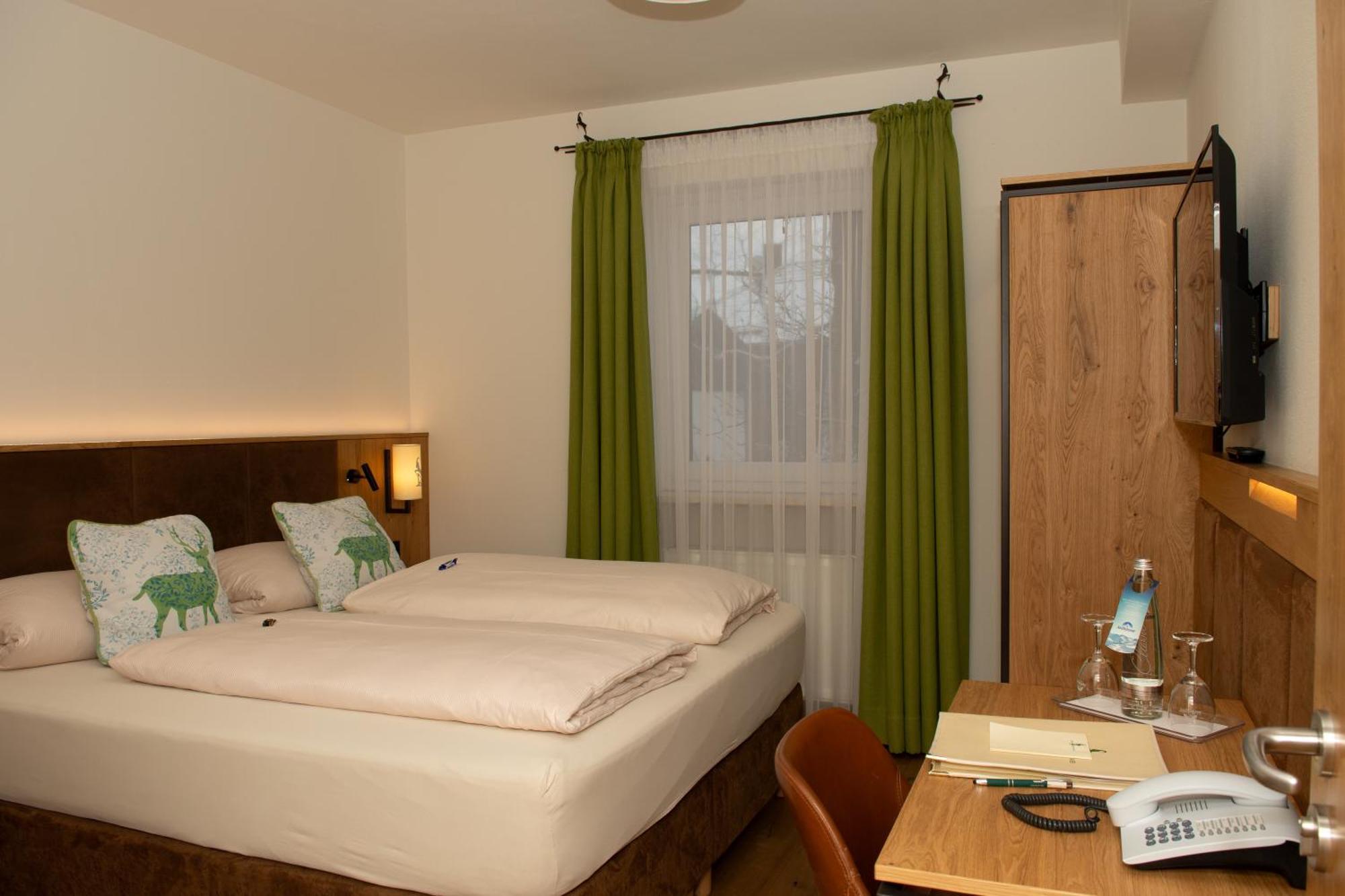 Hotel Bockmaier Oberpframmern Екстер'єр фото