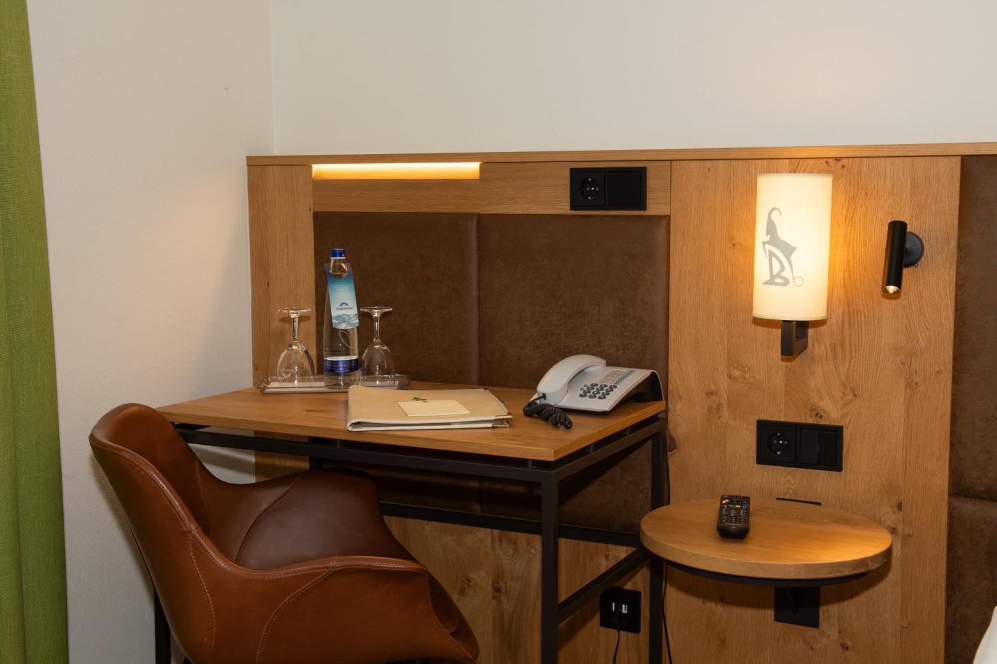 Hotel Bockmaier Oberpframmern Екстер'єр фото