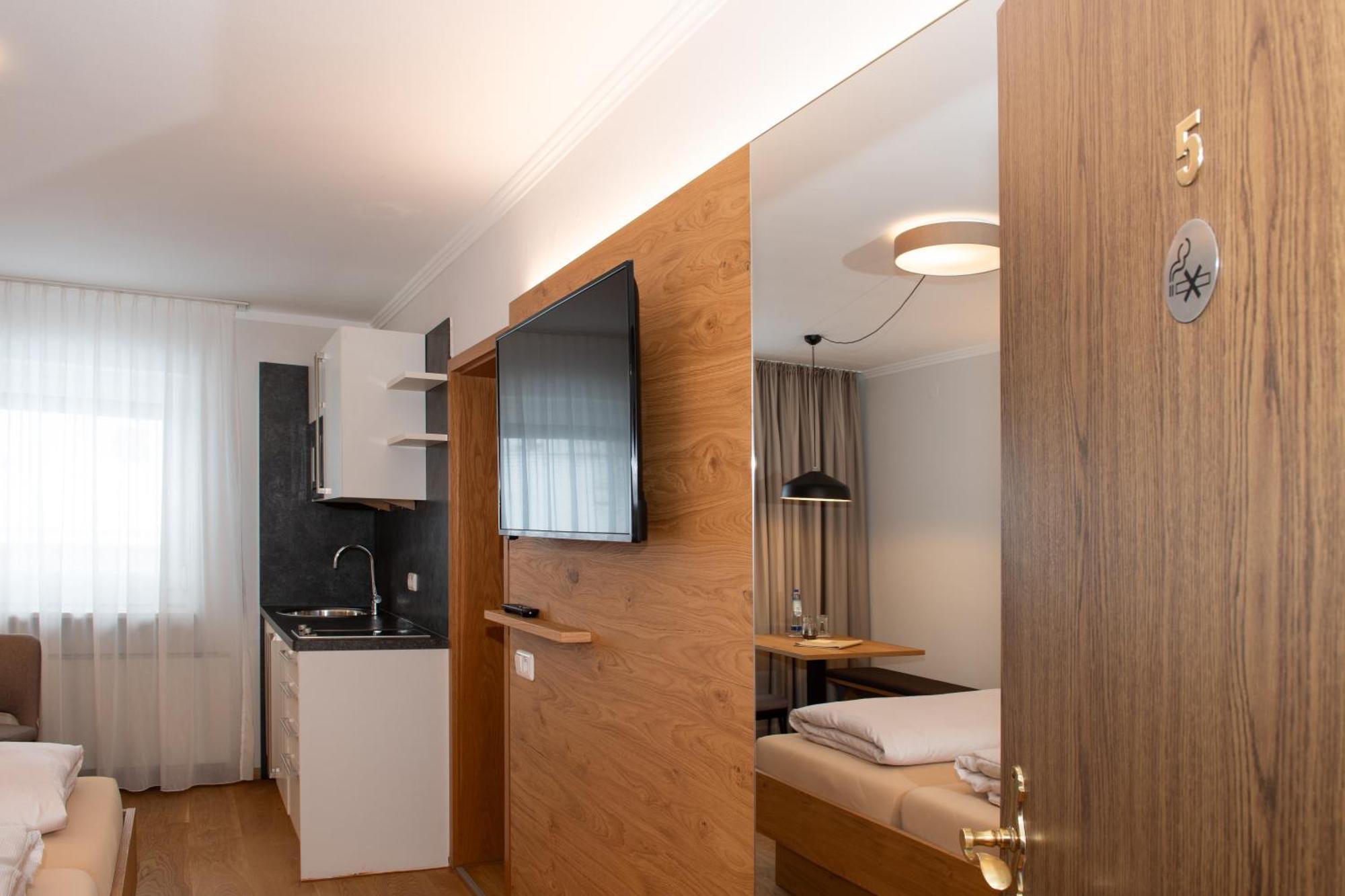 Hotel Bockmaier Oberpframmern Екстер'єр фото