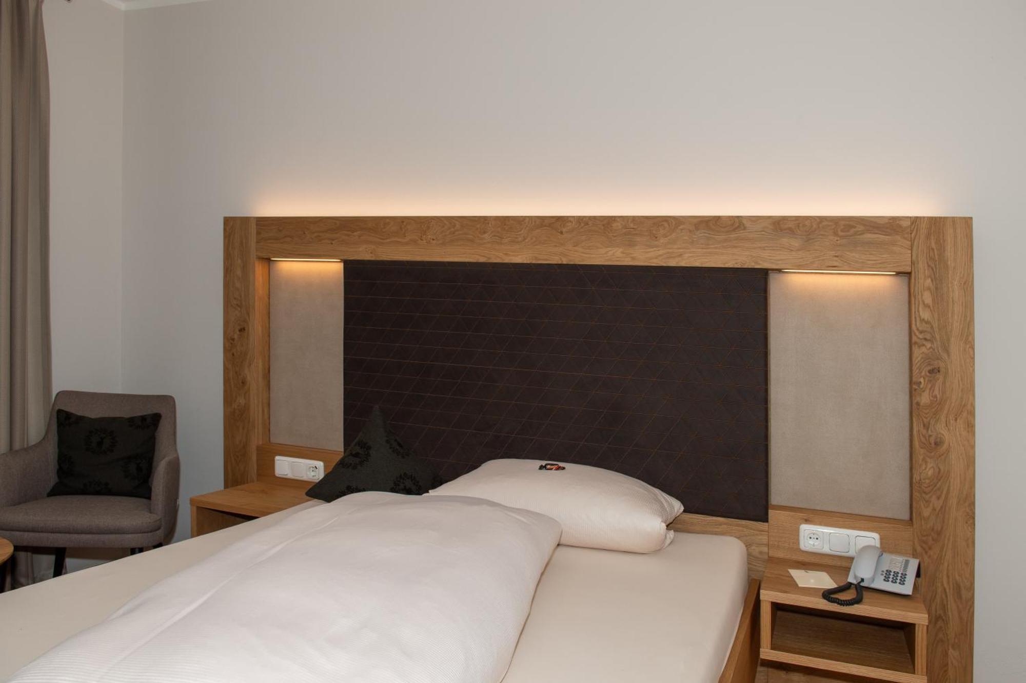 Hotel Bockmaier Oberpframmern Екстер'єр фото