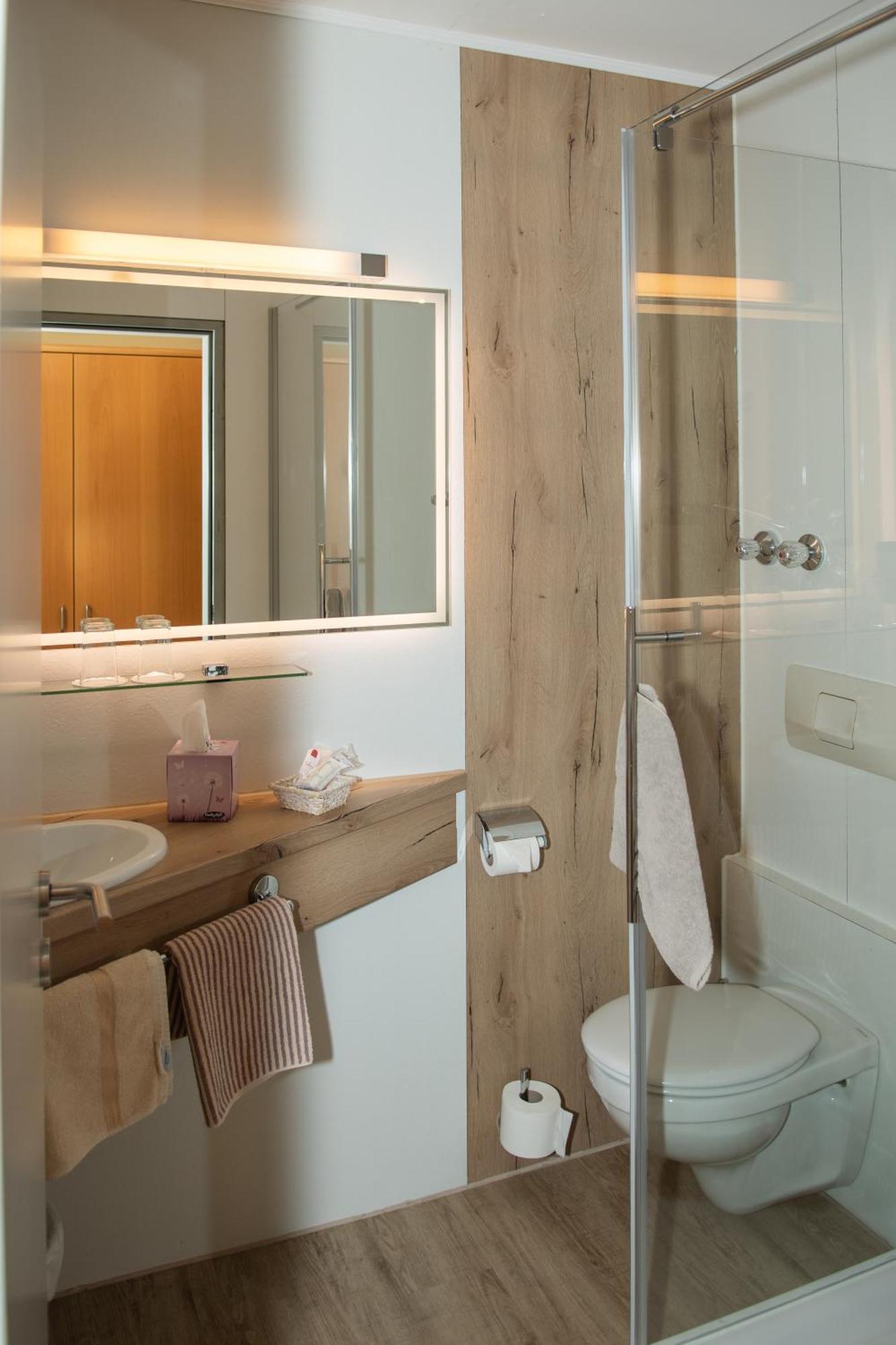 Hotel Bockmaier Oberpframmern Екстер'єр фото