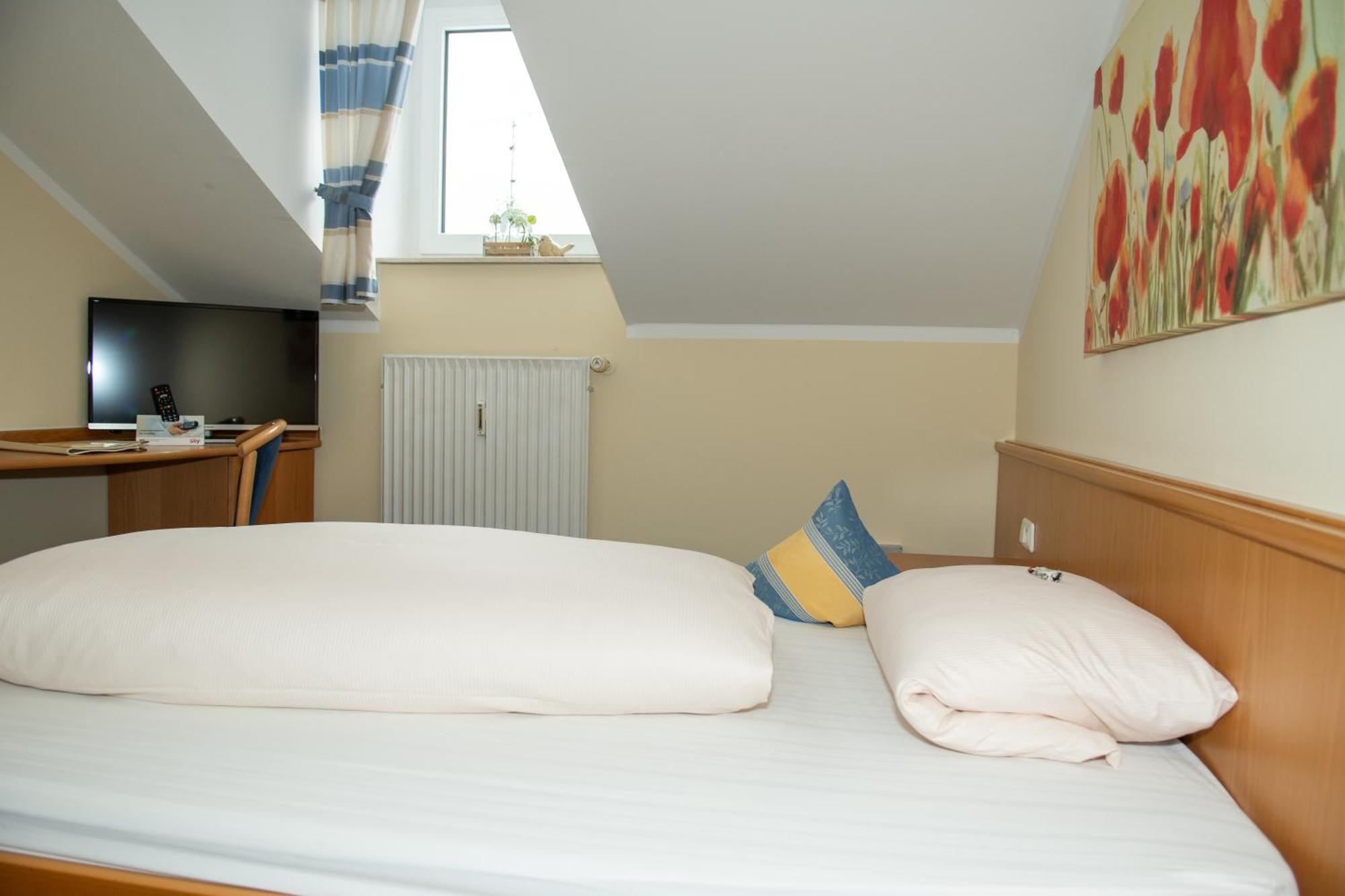 Hotel Bockmaier Oberpframmern Екстер'єр фото