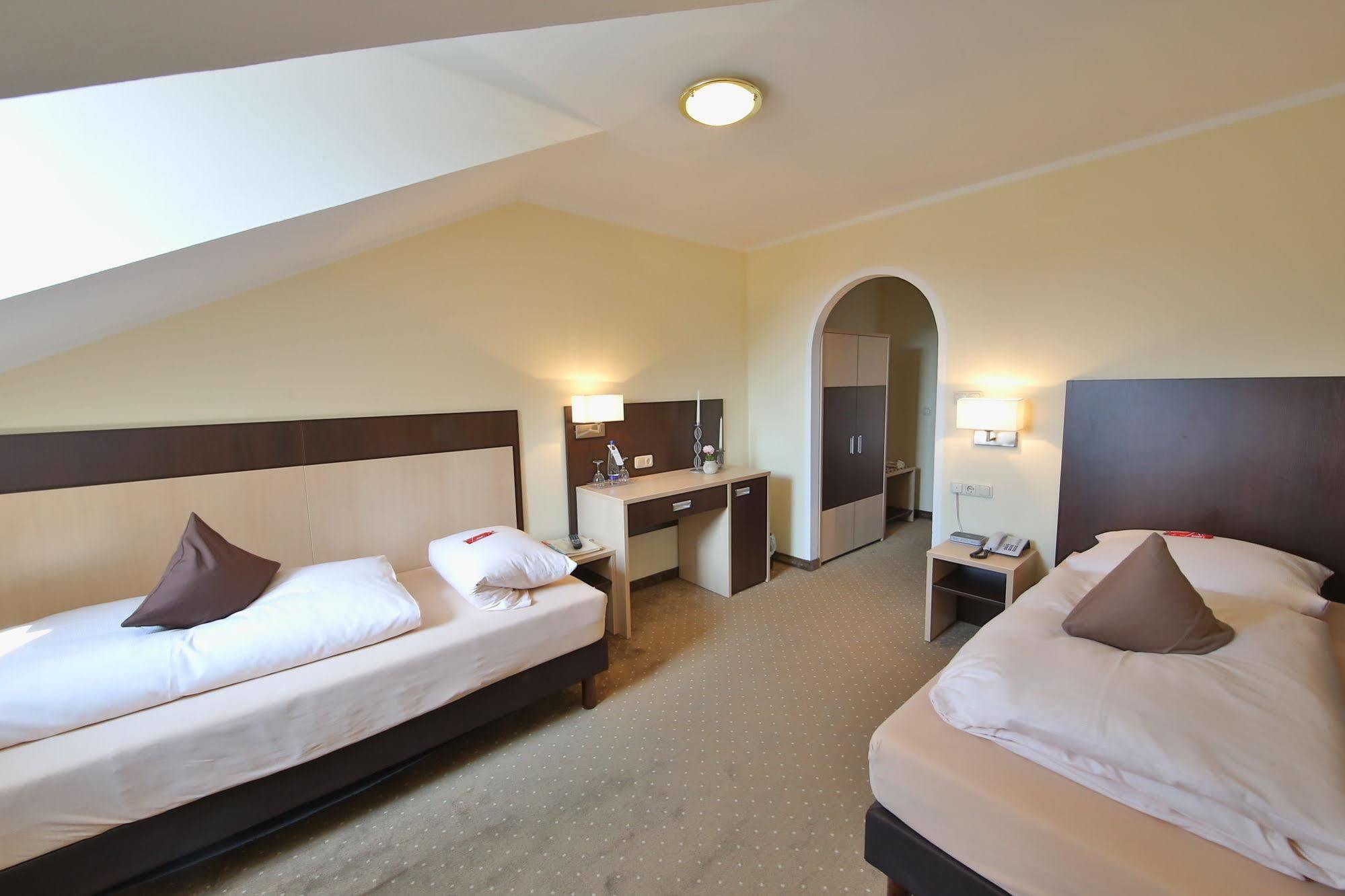 Hotel Bockmaier Oberpframmern Екстер'єр фото