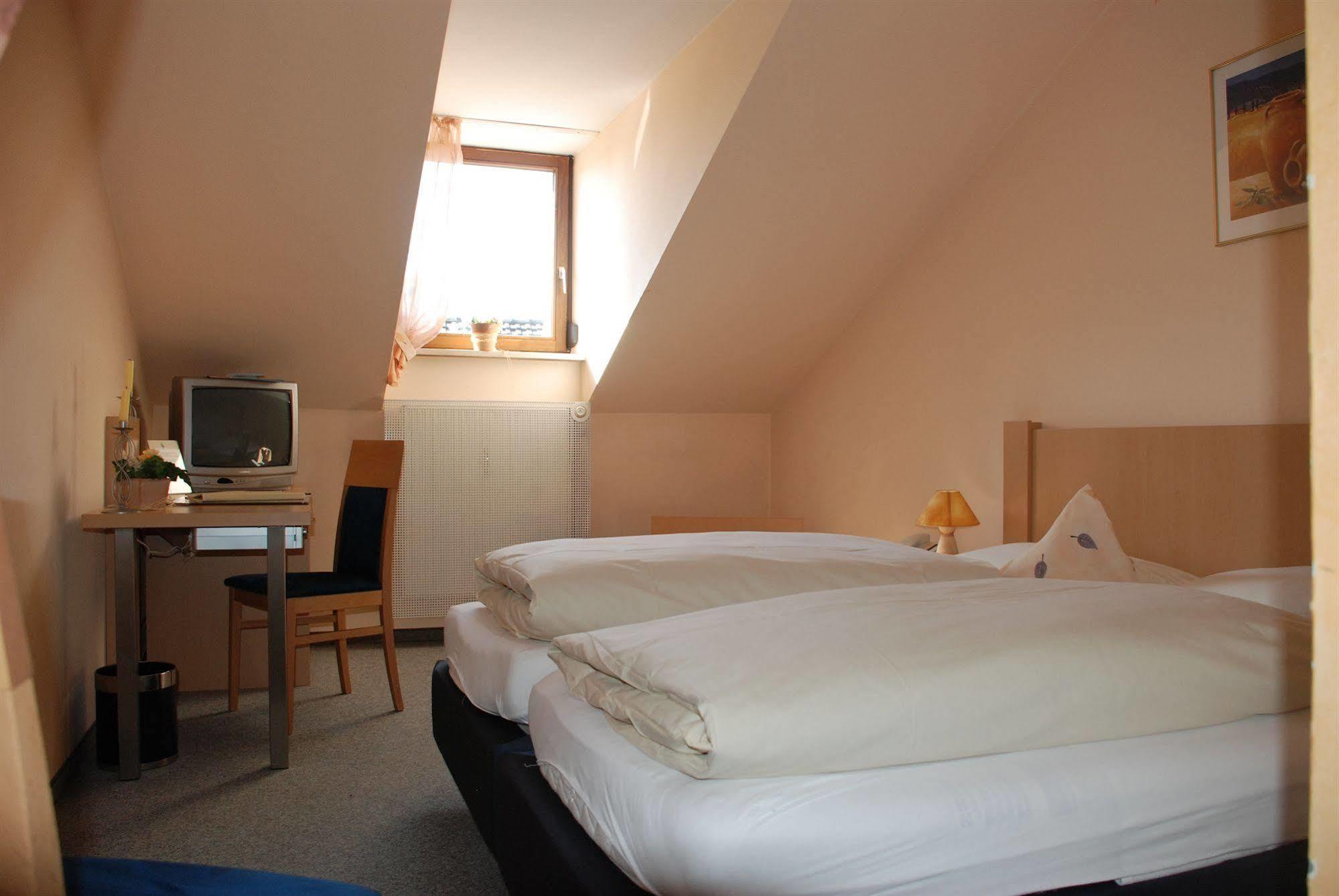 Hotel Bockmaier Oberpframmern Екстер'єр фото