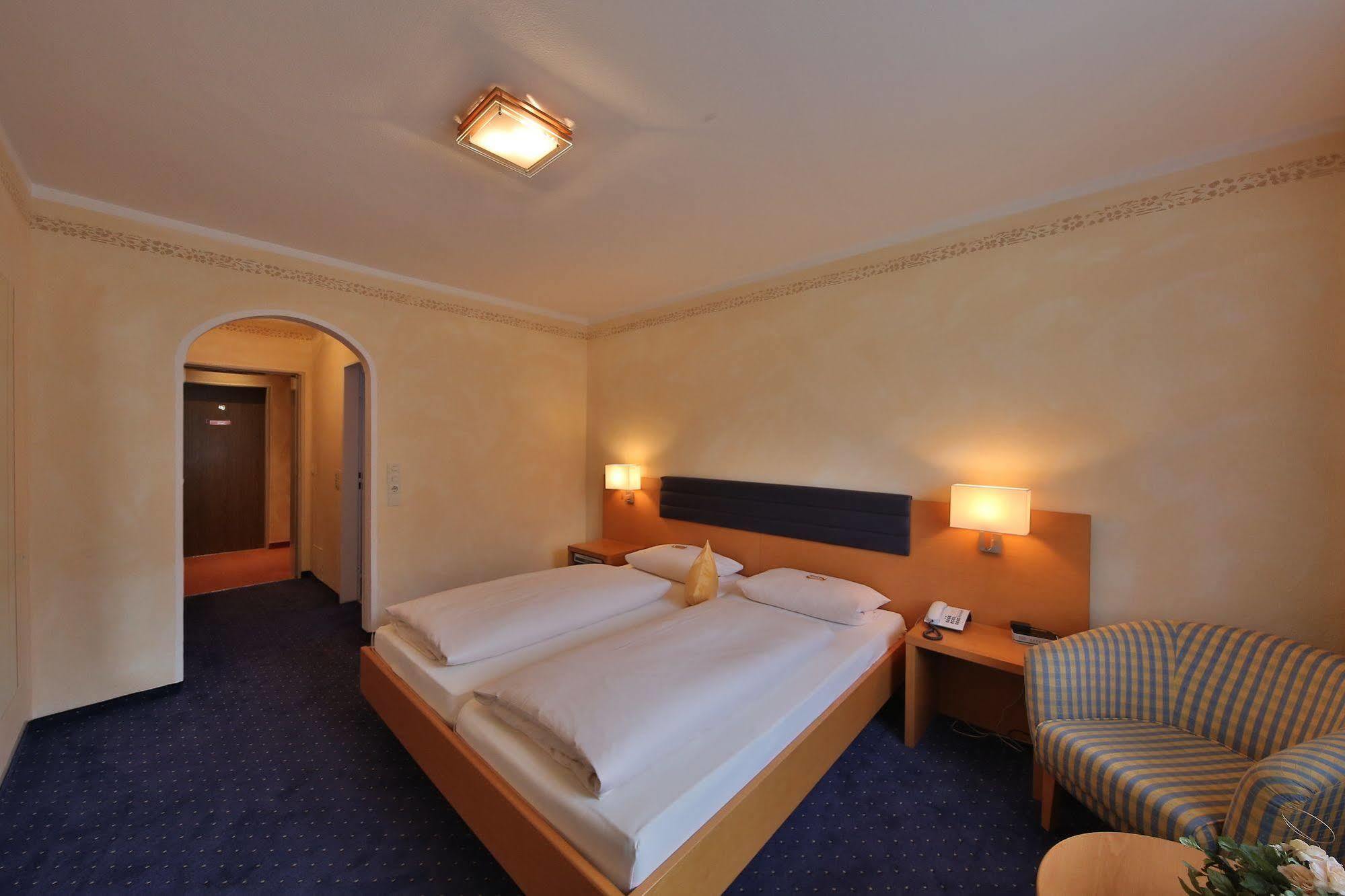 Hotel Bockmaier Oberpframmern Екстер'єр фото